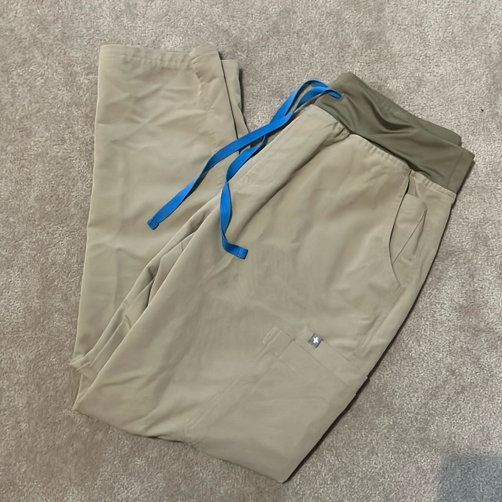 FIGS Large Yola Scrubs Pants Sandstone